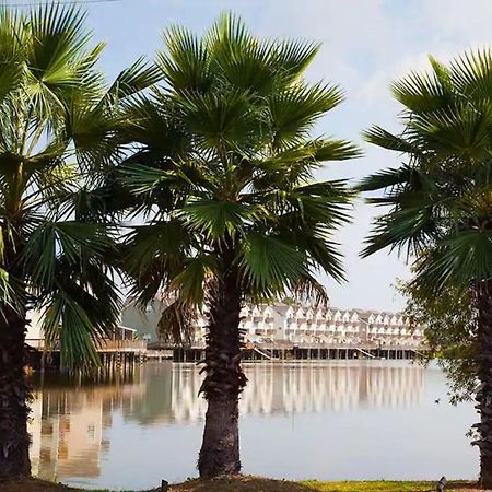 ☆Live On The Water! Lake Palmetto Palm W/ Patio - 10Min To Downtown & Beaches☆ Чарлстон Екстер'єр фото
