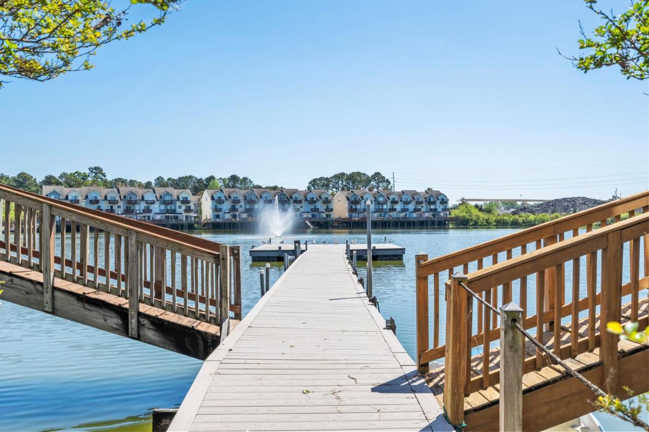 ☆Live On The Water! Lake Palmetto Palm W/ Patio - 10Min To Downtown & Beaches☆ Чарлстон Екстер'єр фото