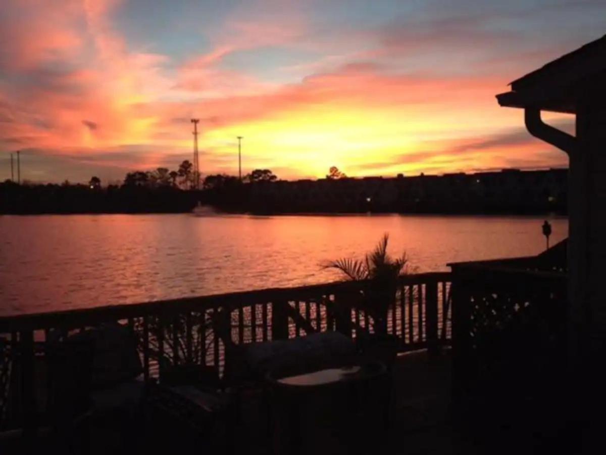 ☆Live On The Water! Lake Palmetto Palm W/ Patio - 10Min To Downtown & Beaches☆ Чарлстон Екстер'єр фото