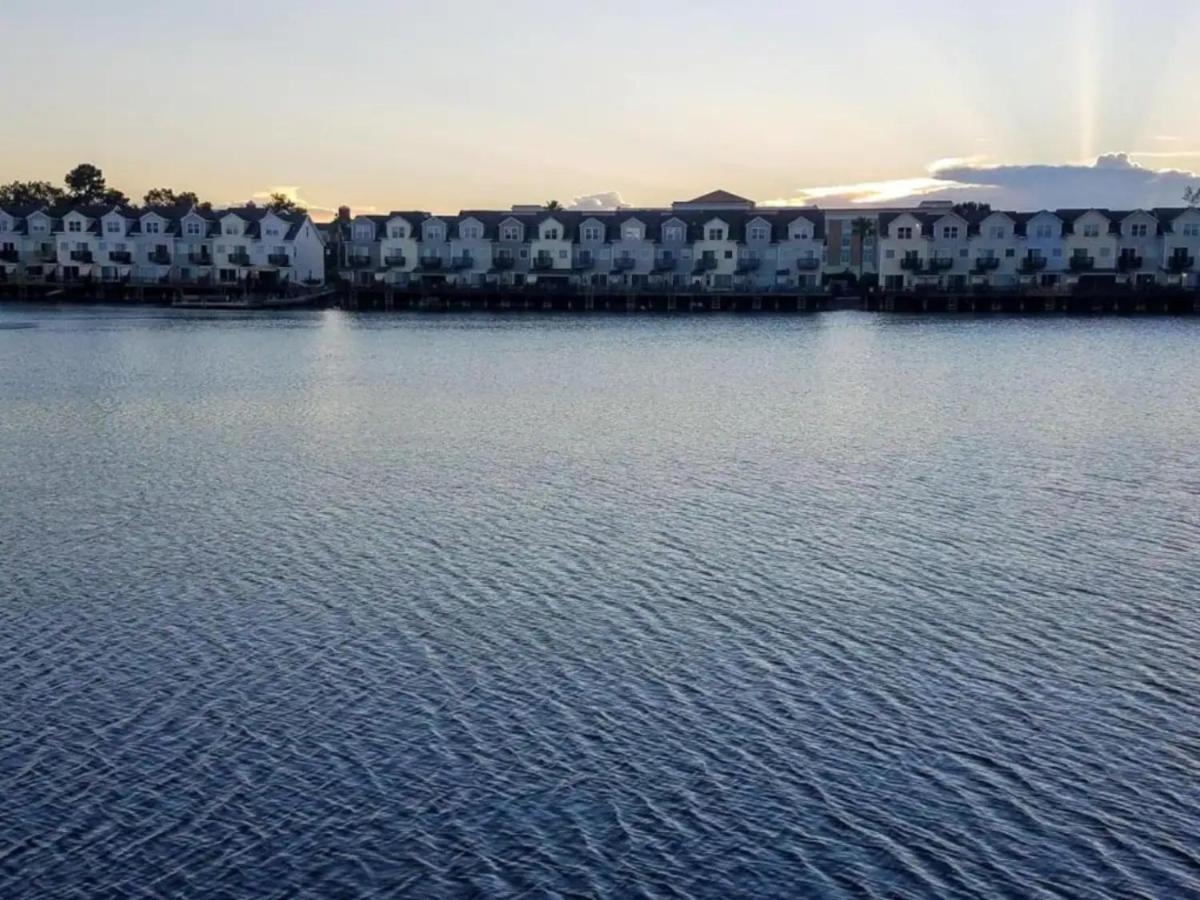 ☆Live On The Water! Lake Palmetto Palm W/ Patio - 10Min To Downtown & Beaches☆ Чарлстон Екстер'єр фото
