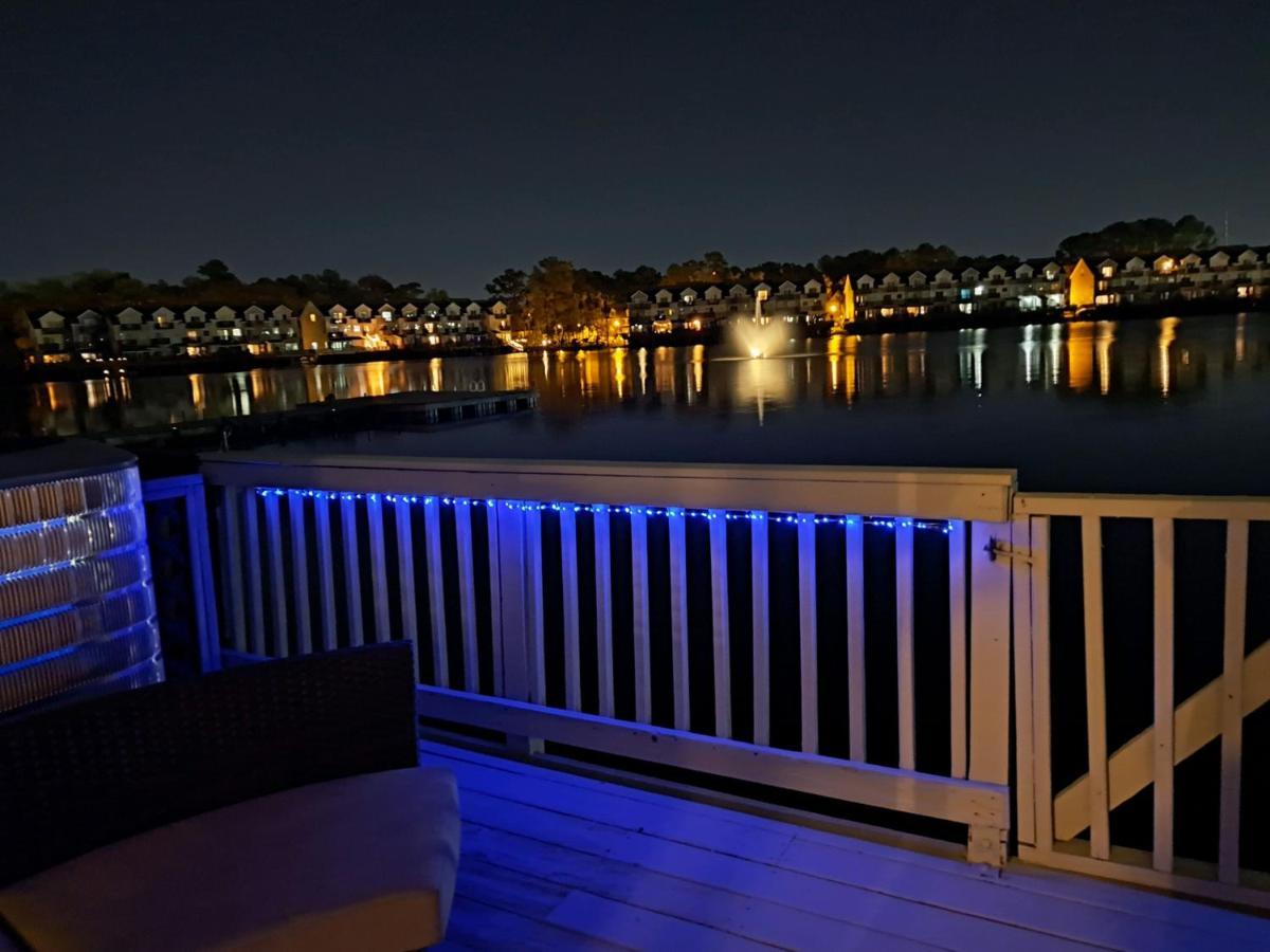 ☆Live On The Water! Lake Palmetto Palm W/ Patio - 10Min To Downtown & Beaches☆ Чарлстон Екстер'єр фото
